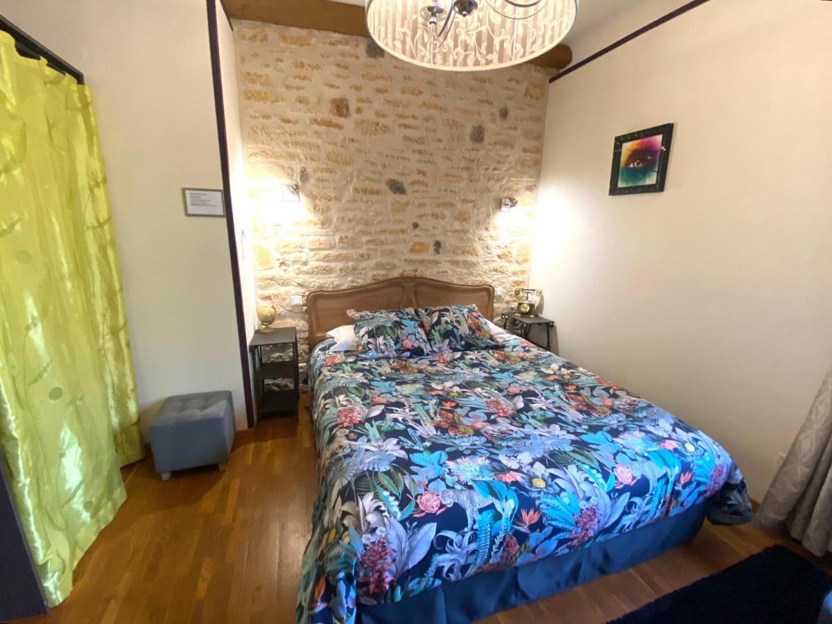 O Clair De Lune Au Coeur De Sarlat - Chambres Climatisees - Parking Prive - Piscine Chauffee - Spa Et Massages 外观 照片