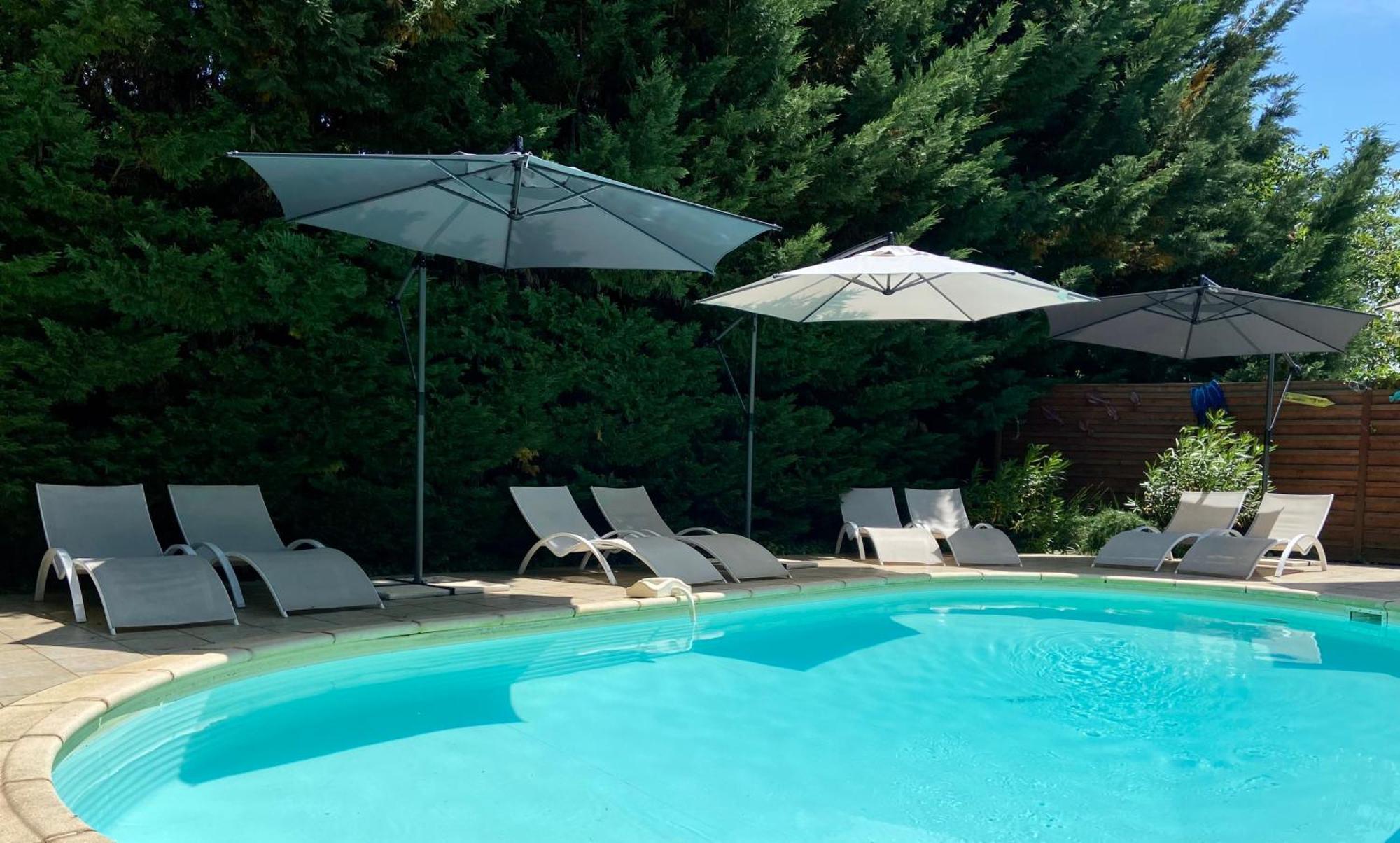 O Clair De Lune Au Coeur De Sarlat - Chambres Climatisees - Parking Prive - Piscine Chauffee - Spa Et Massages 外观 照片