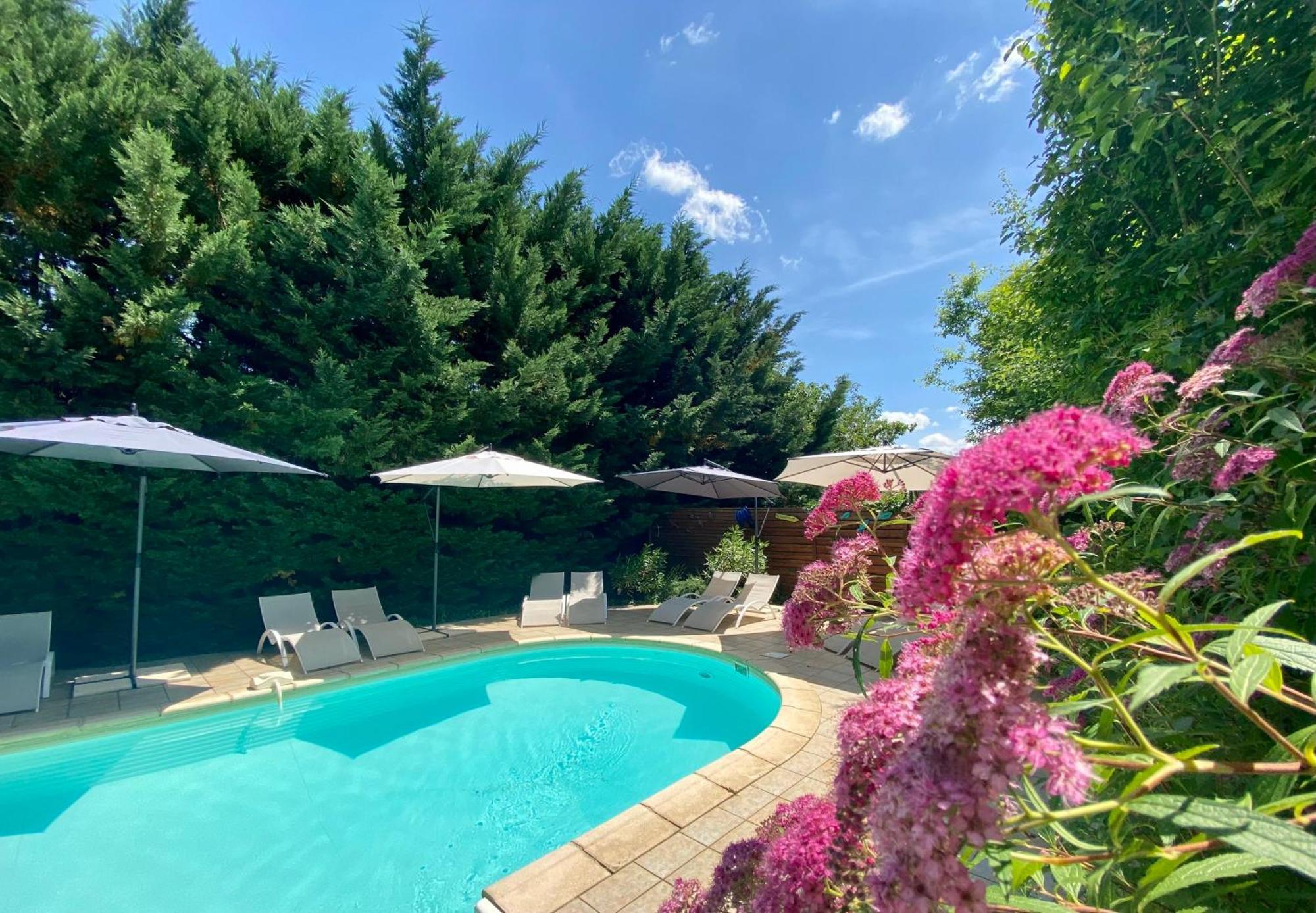O Clair De Lune Au Coeur De Sarlat - Chambres Climatisees - Parking Prive - Piscine Chauffee - Spa Et Massages 外观 照片