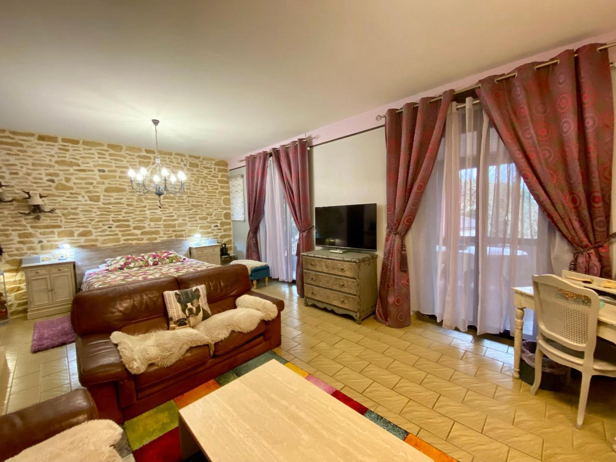 O Clair De Lune Au Coeur De Sarlat - Chambres Climatisees - Parking Prive - Piscine Chauffee - Spa Et Massages 外观 照片
