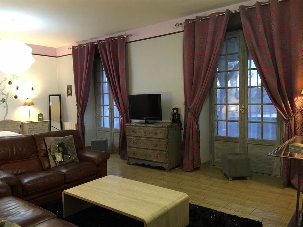 O Clair De Lune Au Coeur De Sarlat - Chambres Climatisees - Parking Prive - Piscine Chauffee - Spa Et Massages 外观 照片