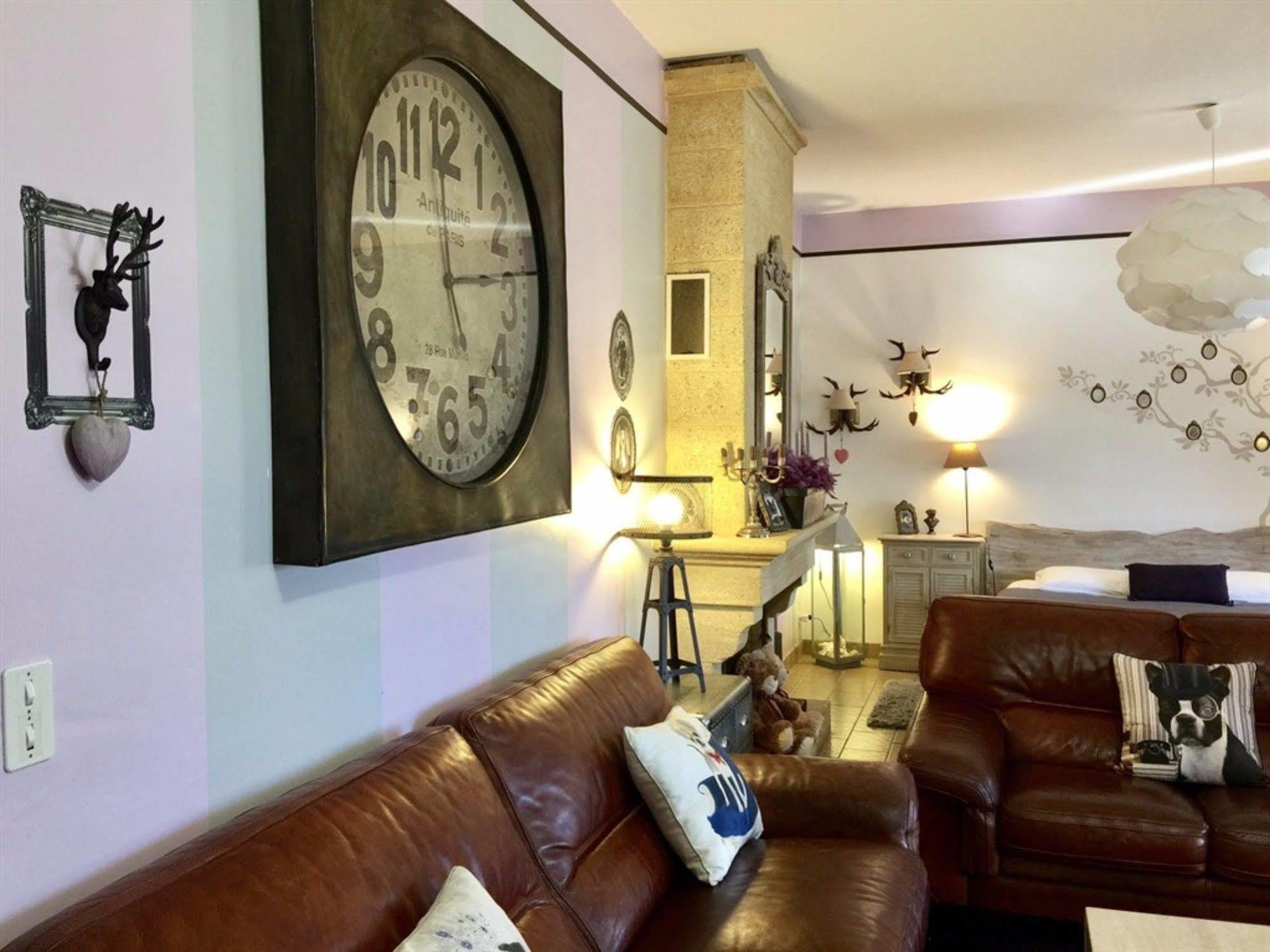 O Clair De Lune Au Coeur De Sarlat - Chambres Climatisees - Parking Prive - Piscine Chauffee - Spa Et Massages 外观 照片