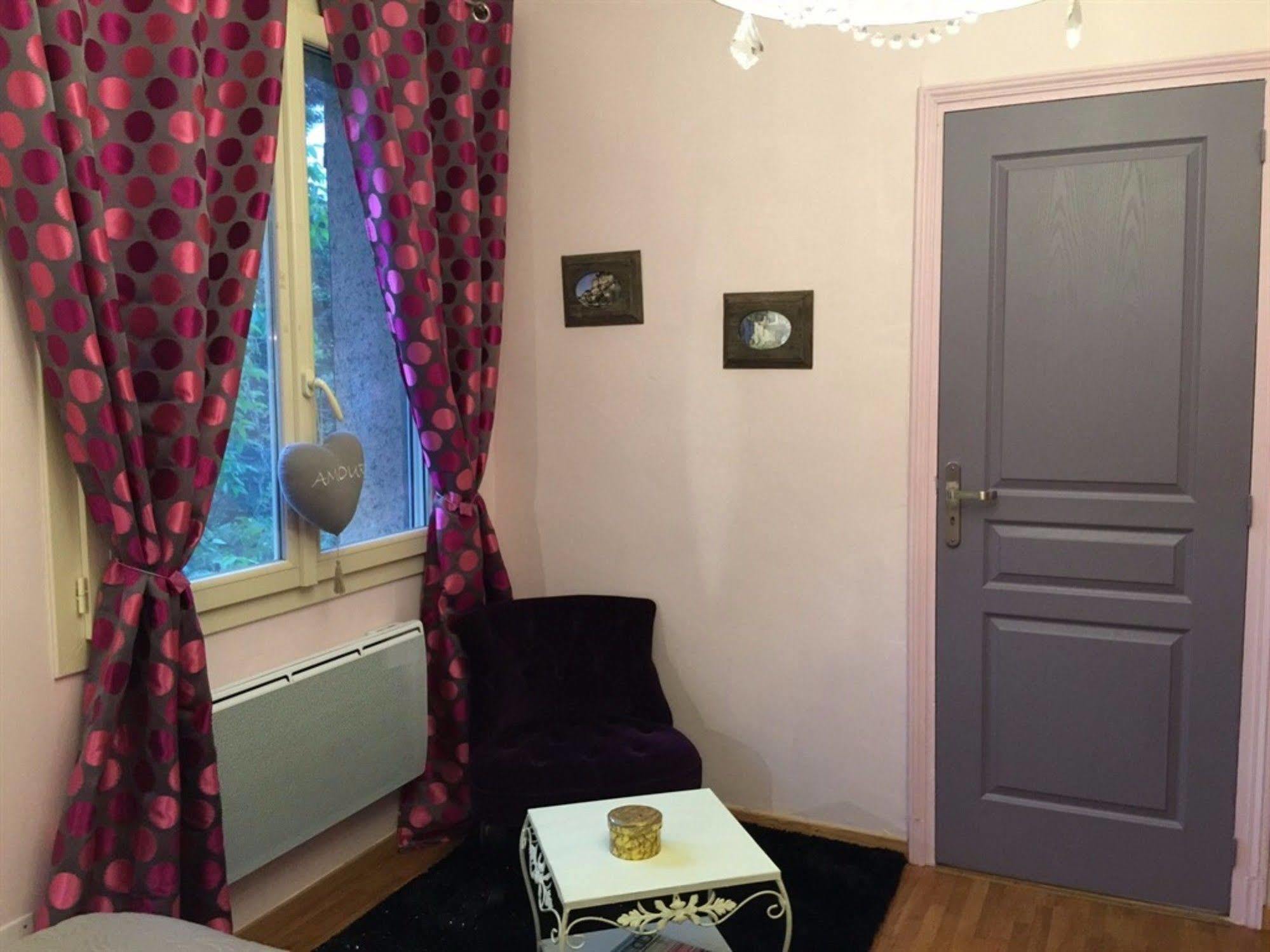 O Clair De Lune Au Coeur De Sarlat - Chambres Climatisees - Parking Prive - Piscine Chauffee - Spa Et Massages 外观 照片