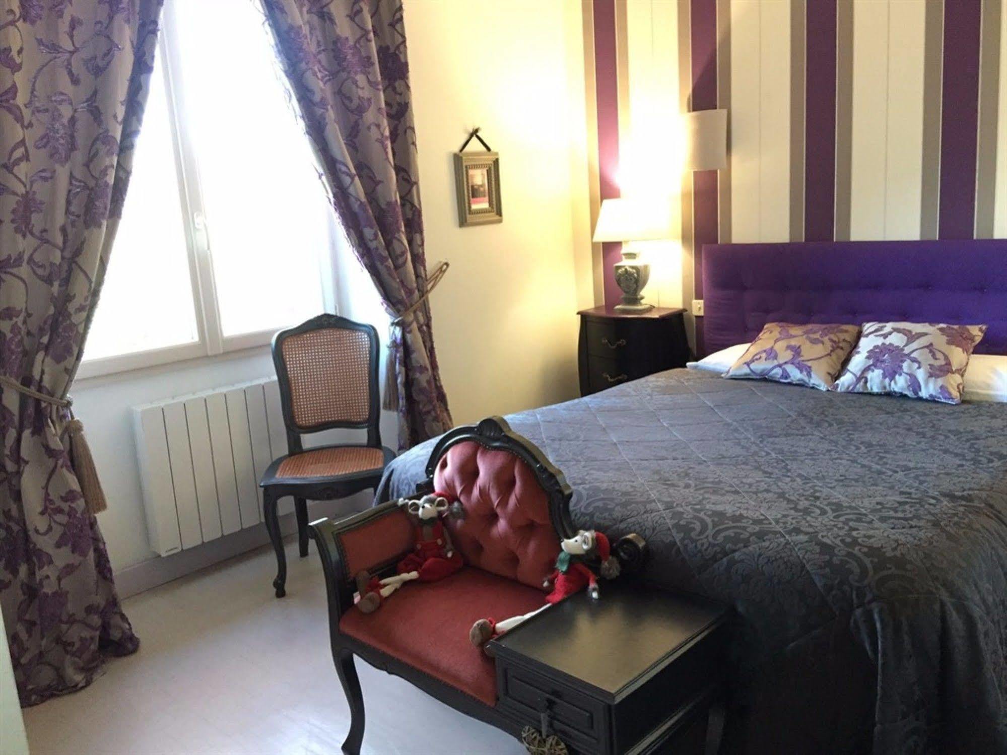 O Clair De Lune Au Coeur De Sarlat - Chambres Climatisees - Parking Prive - Piscine Chauffee - Spa Et Massages 外观 照片