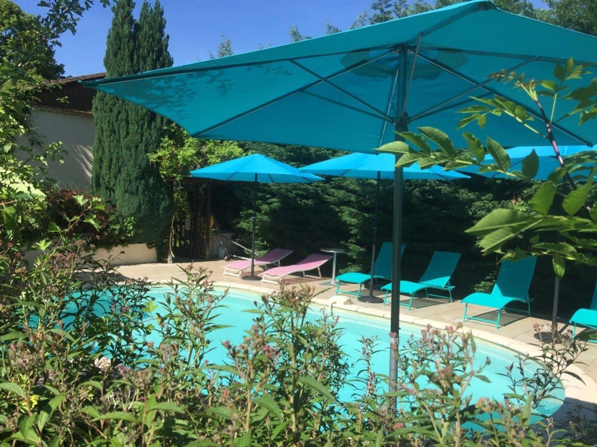O Clair De Lune Au Coeur De Sarlat - Chambres Climatisees - Parking Prive - Piscine Chauffee - Spa Et Massages 外观 照片